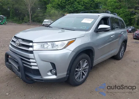 2018 Toyota Highlander Xle z USA, uszkodzony, nr VIN 5TDJZRFH9JS554891